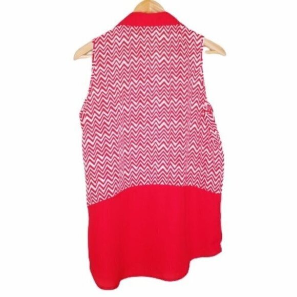Signature Studio Red Chevron Sleeveless Button Up - Picture 2 of 4